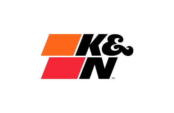 Logo K&N avec des barres orange et rouges à côté des lettres « K & N » en noir.