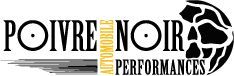 Logo : « POIVRE NOIR Performances ». Texte noir, forme de poivron stylisé et banderole jaune « AUTOMOBILE ».