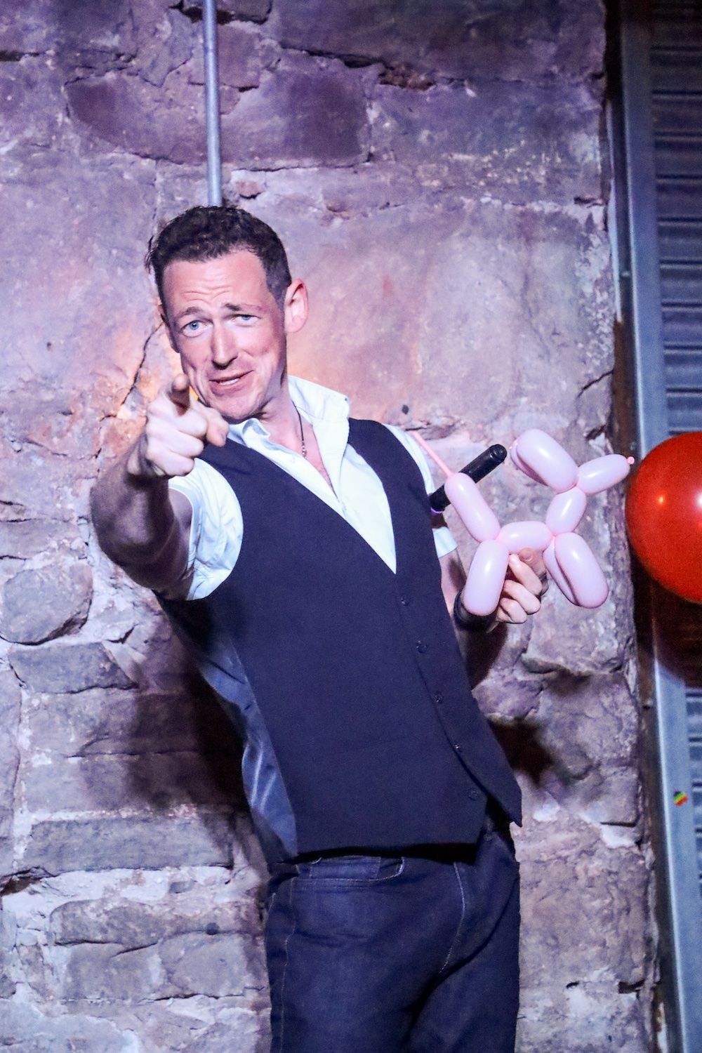 The Biggest Balloon in the World! The Best Party MMagician in Edinburgh with Balloons