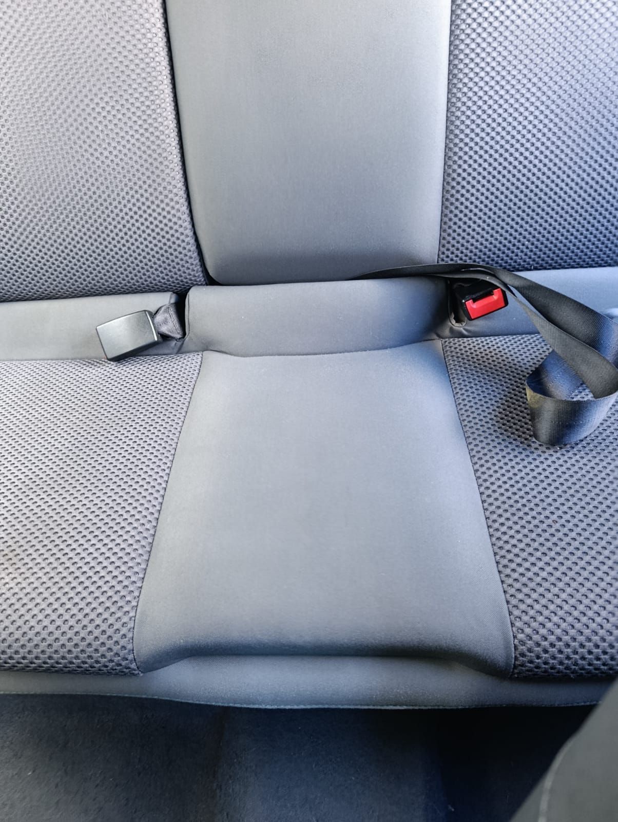 muebles de automovil con cinturon de seguridad
