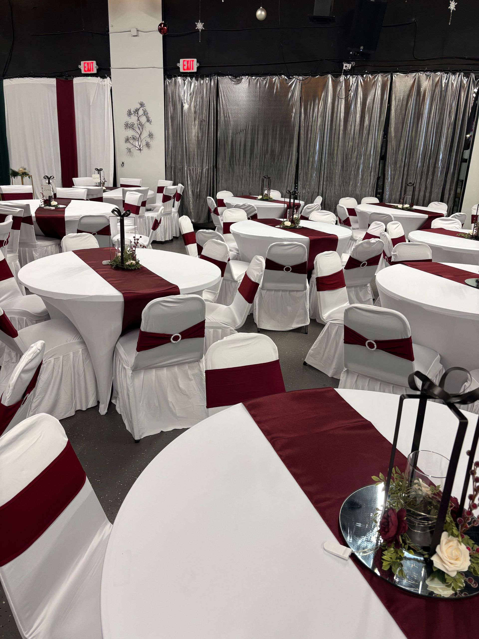 A room with tables and chairs and a vase of flowers