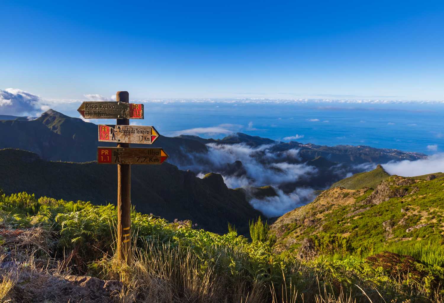 Wegweiser auf Wanderstrecke in Madeira