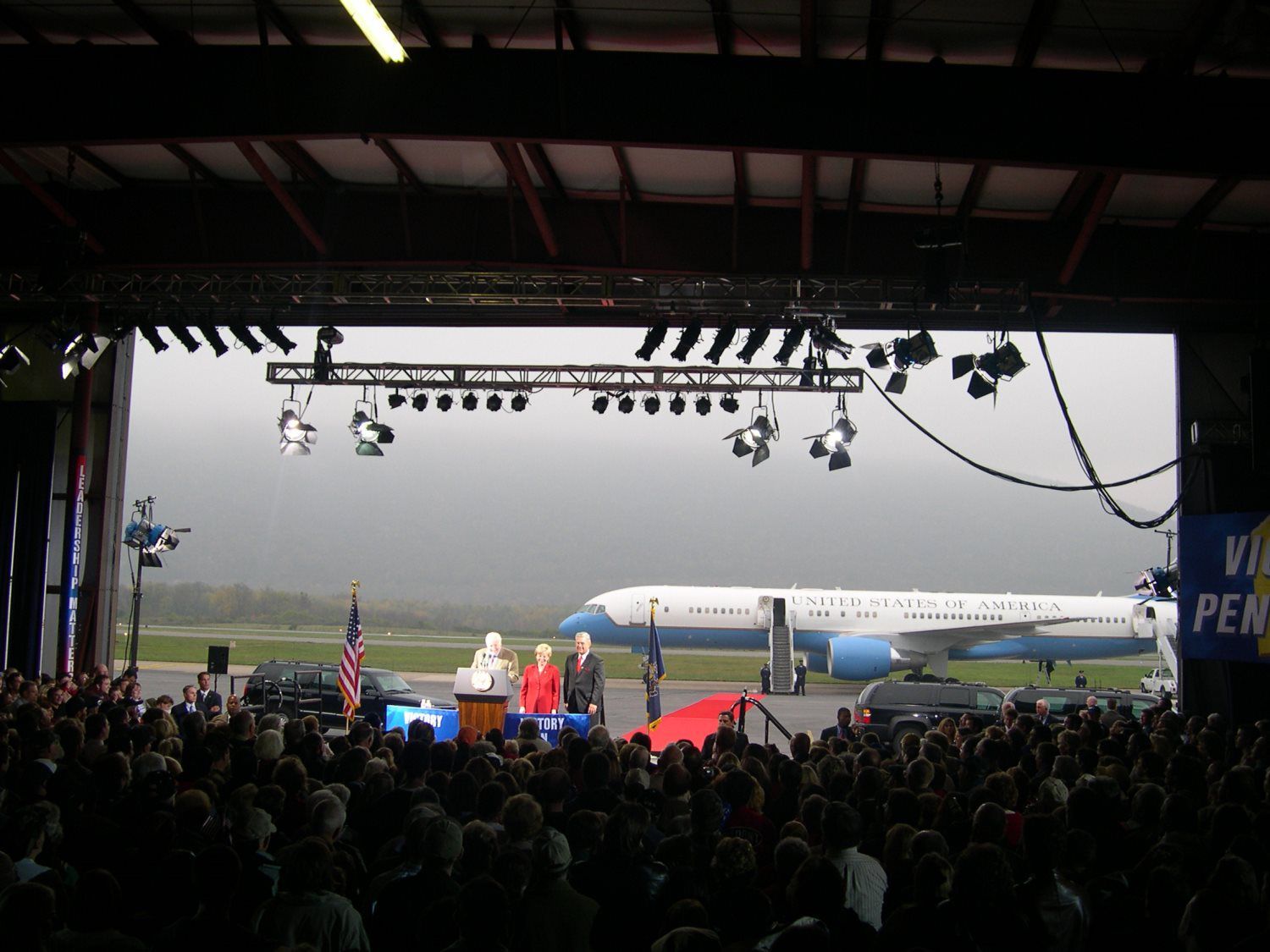 A large crowd gathered in front of an air force one