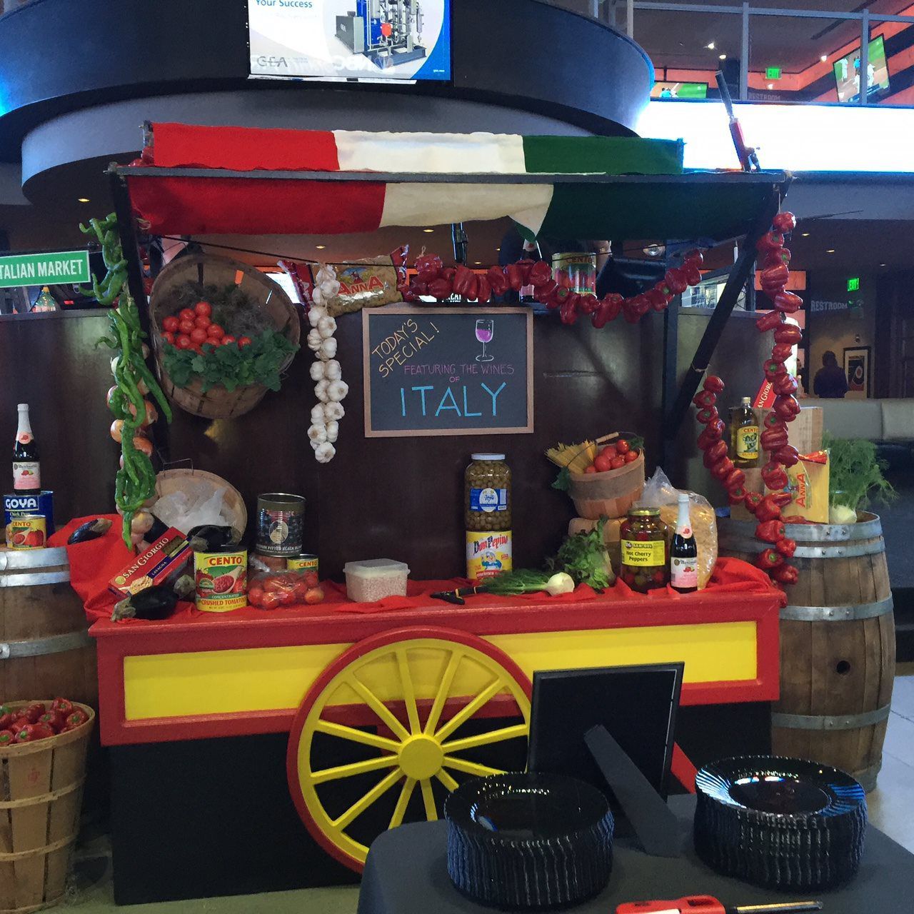 A cart with a sign that says italy on it