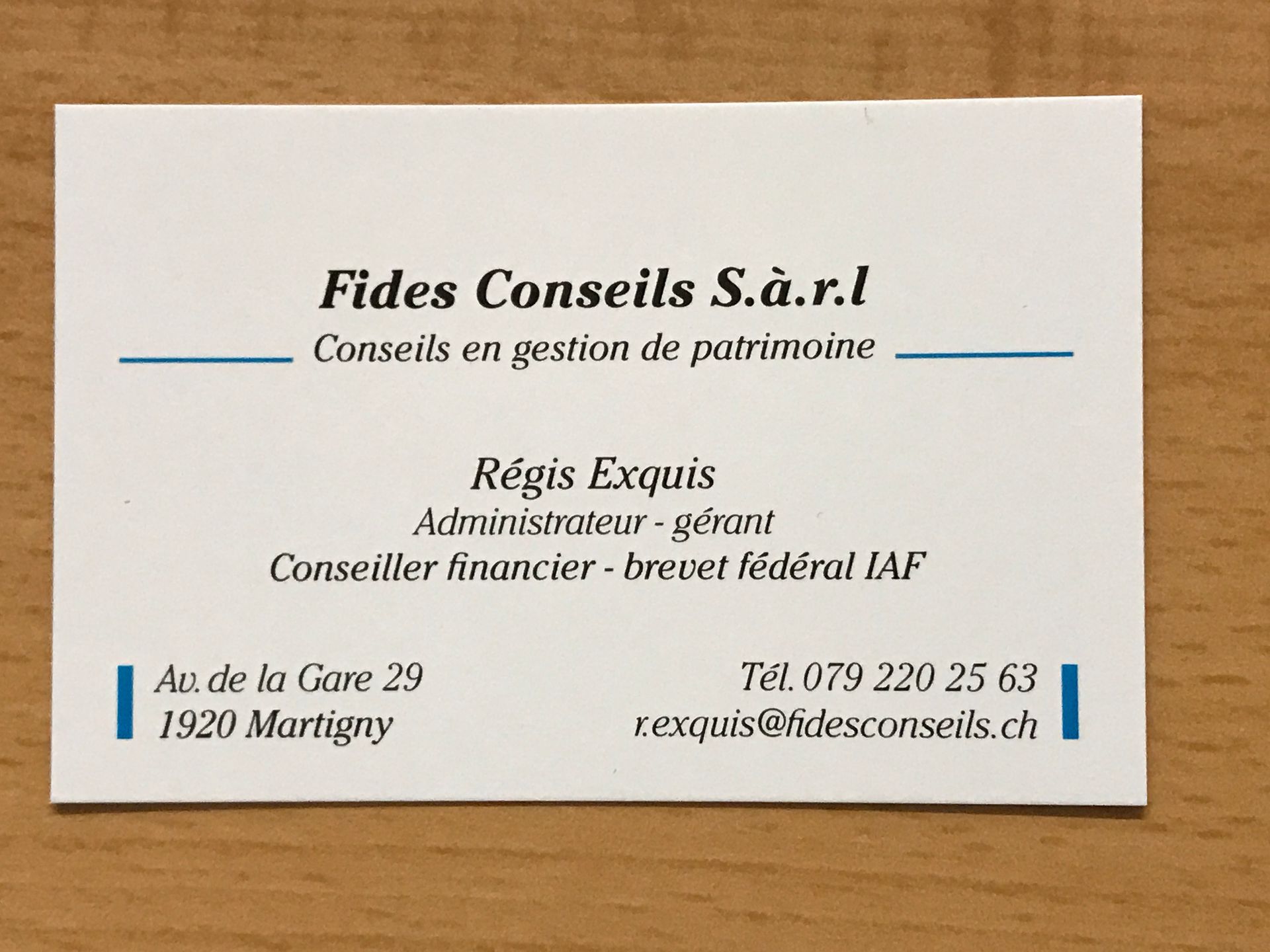 Une carte de visite pour fides conseils sarl