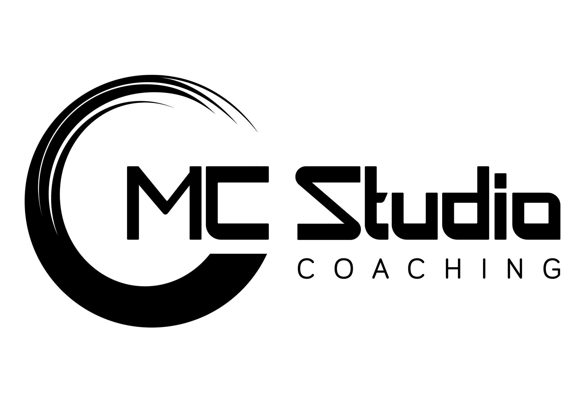 Un logo noir et blanc pour une entreprise appelée mc studio coaching.