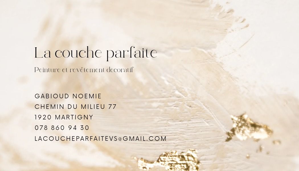 Un gros plan d'une carte de visite sur laquelle est écrit la couche parfaite