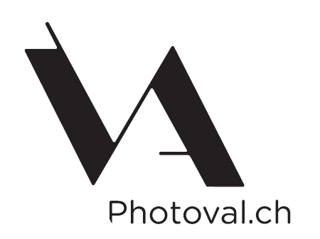 Un logo noir et blanc pour une entreprise appelée photoval.ch