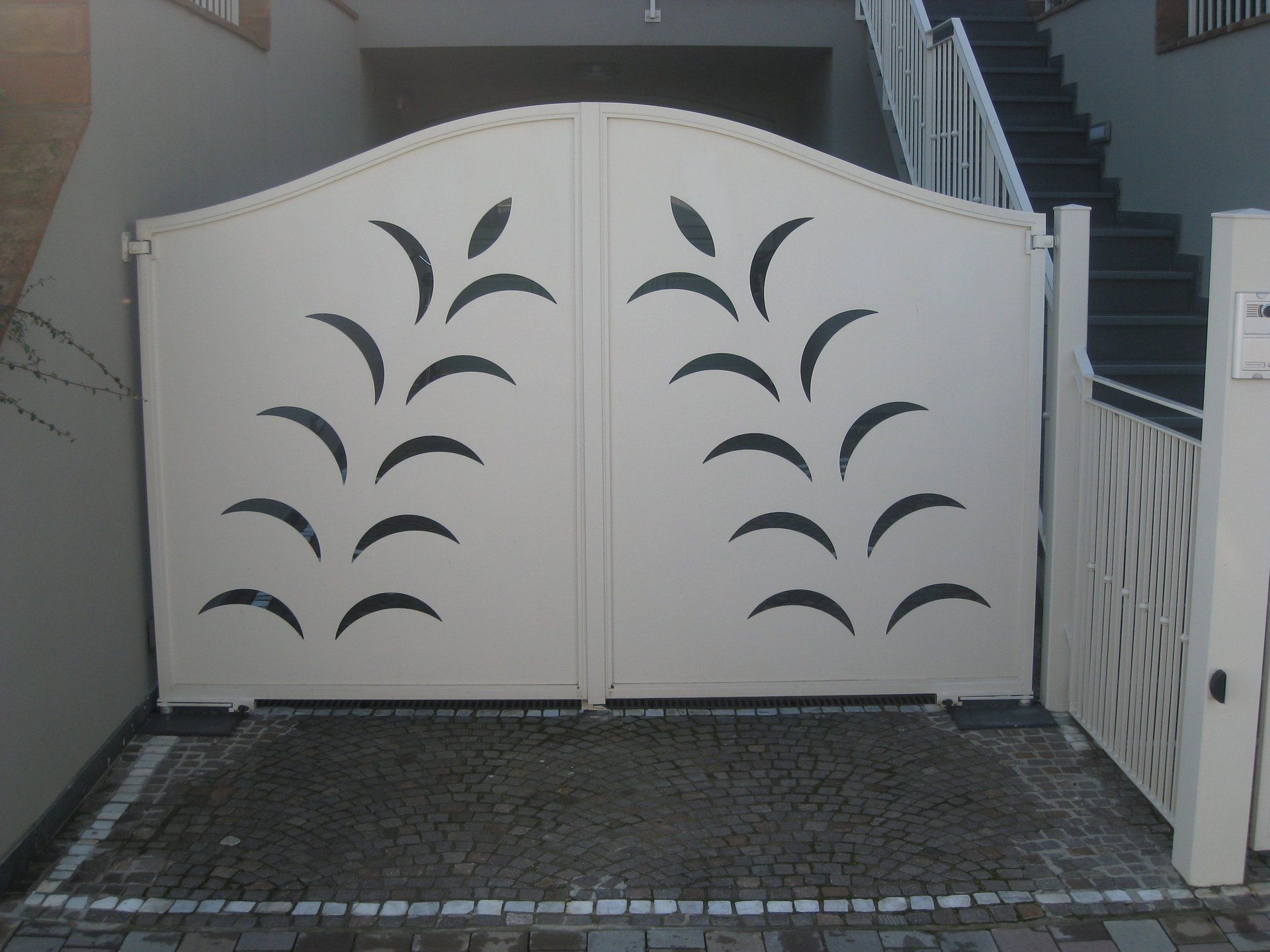 cancello bianco in ferro