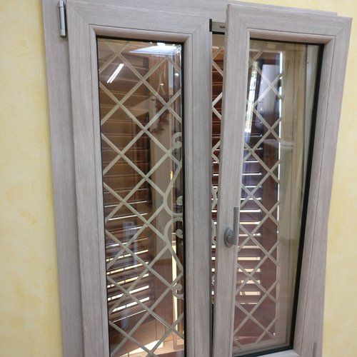 finestra aperta a vasistas