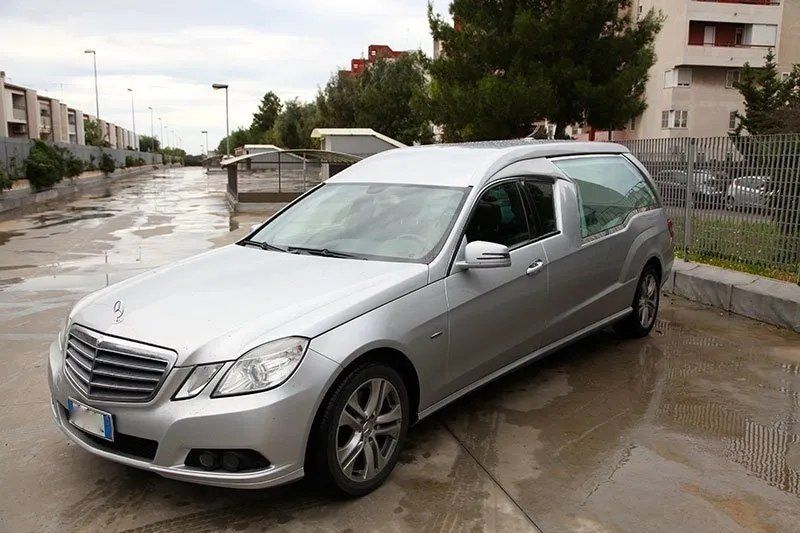 auto per il trasporto funebre in Italia e all'estero