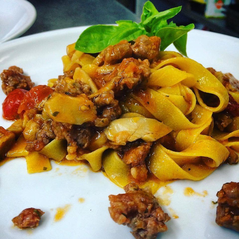 tagliatelle con salsiccia
