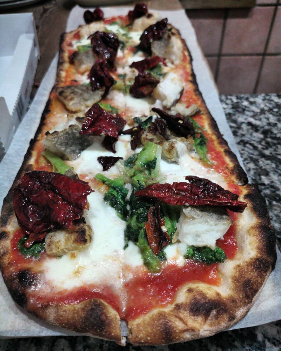 pizza al tagliere con radicchio