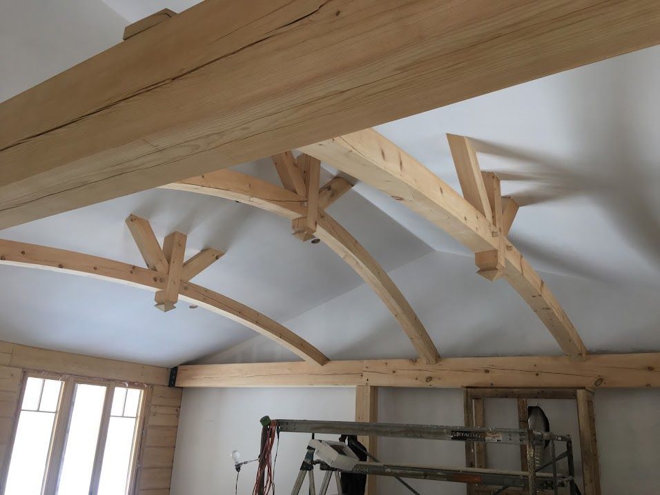 A room with a white ceiling and wooden beams