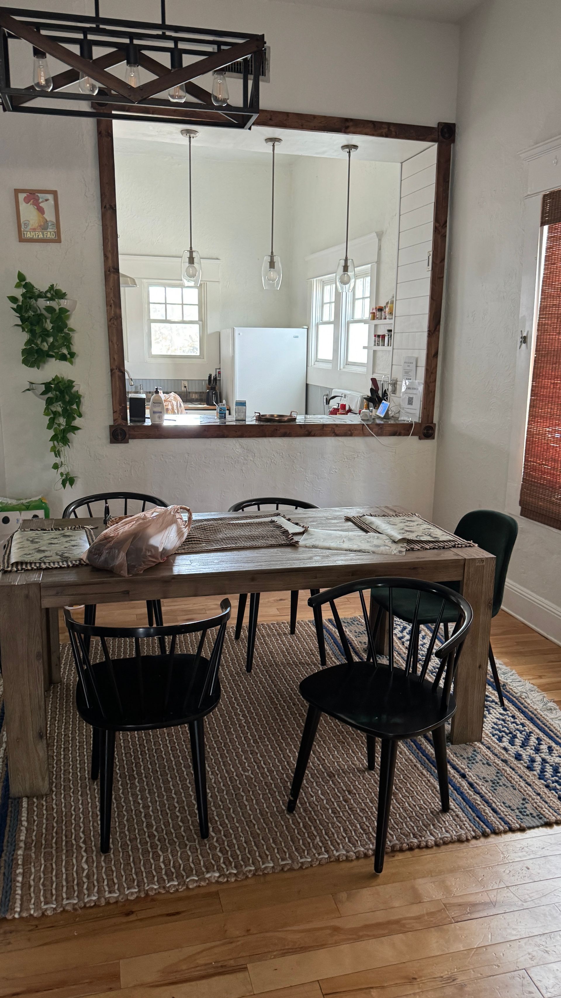 There is a table and chairs in the dining room.