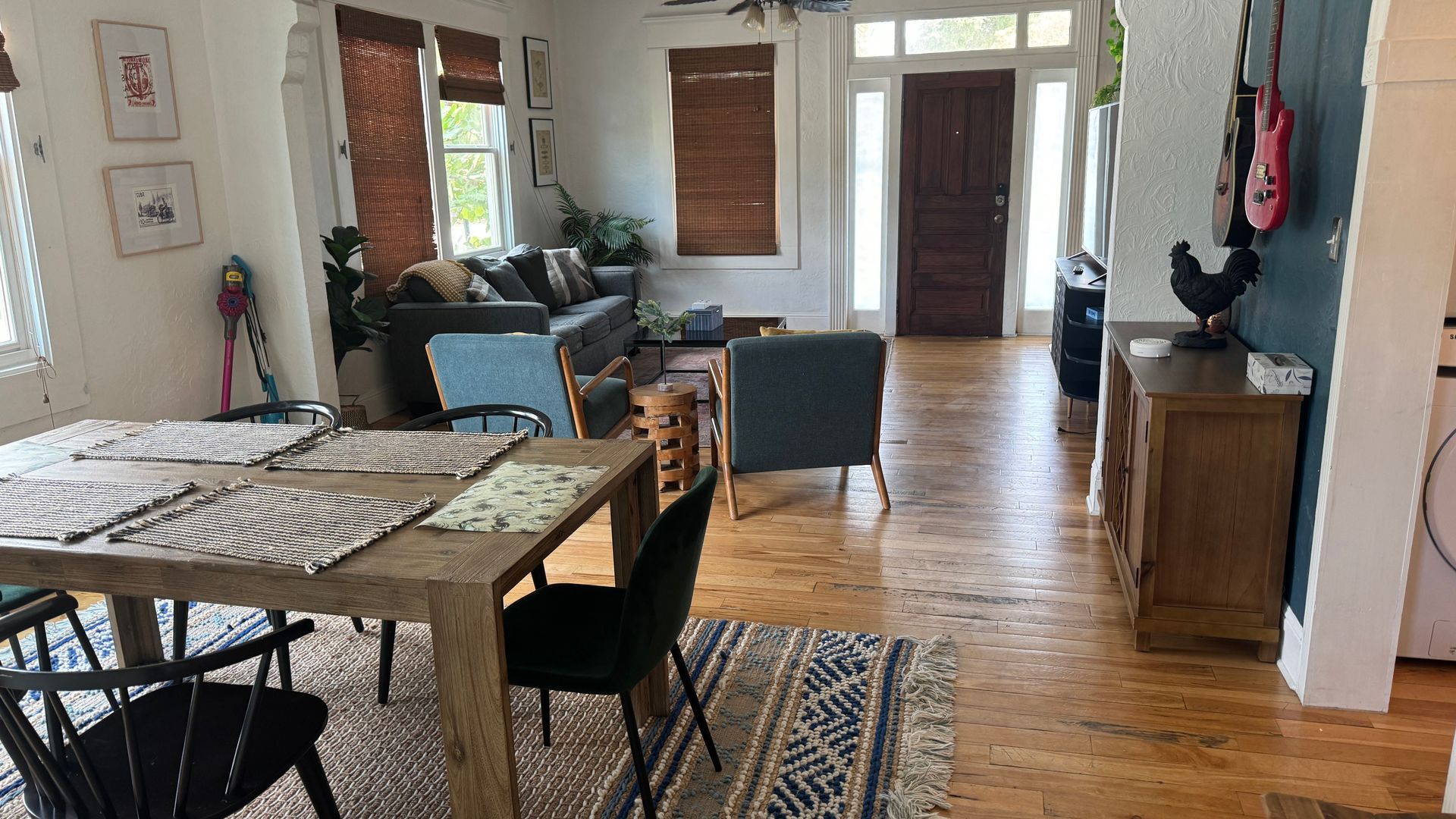 There is a table and chairs in the middle of the room.