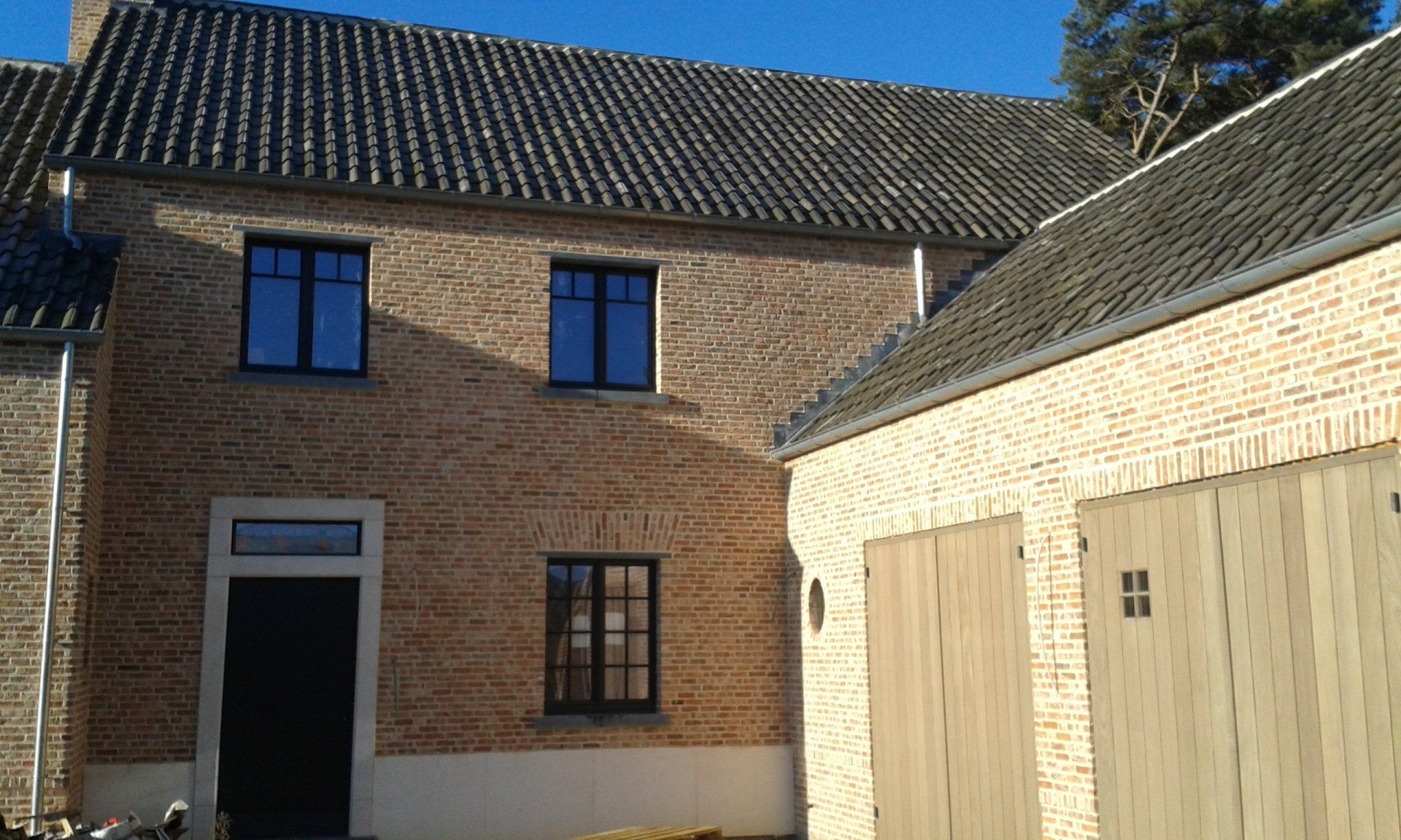 Neuwbouw villa in landelijke bouwstijl in Scherpenheuvel - vooraanzicht - Architectengroep Janssens