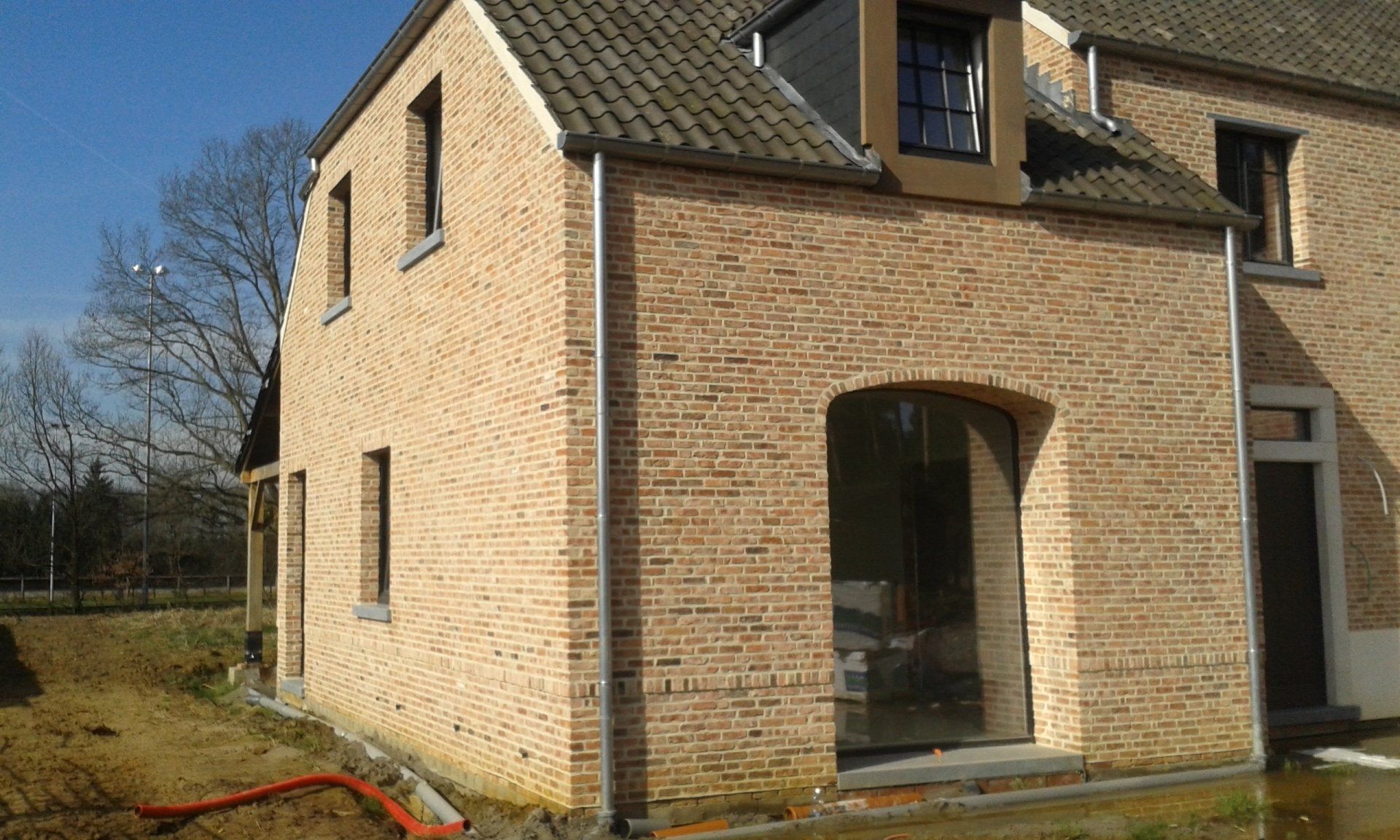 Neuwbouw villa in landelijke bouwstijl in Scherpenheuvel - zijaanzicht - Architectengroep Janssens