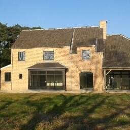 Neuwbouw villa in landelijke bouwstijl in Scherpenheuvel - achteraanzicht - Architectengroep Janssens