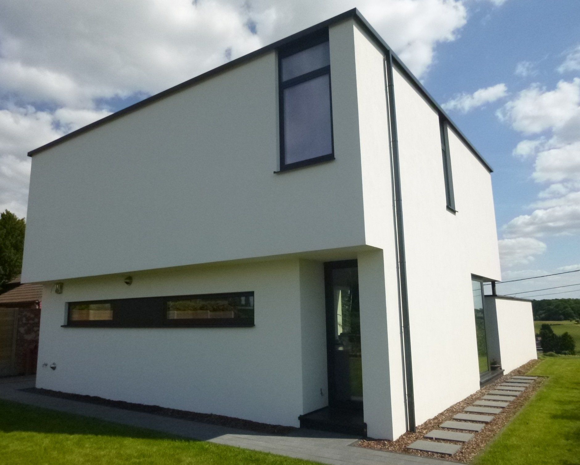 Moderne crepi woning met thuiskantoor en inpandig terras  in Diest - achteraanzicht - Architectengroep Janssens