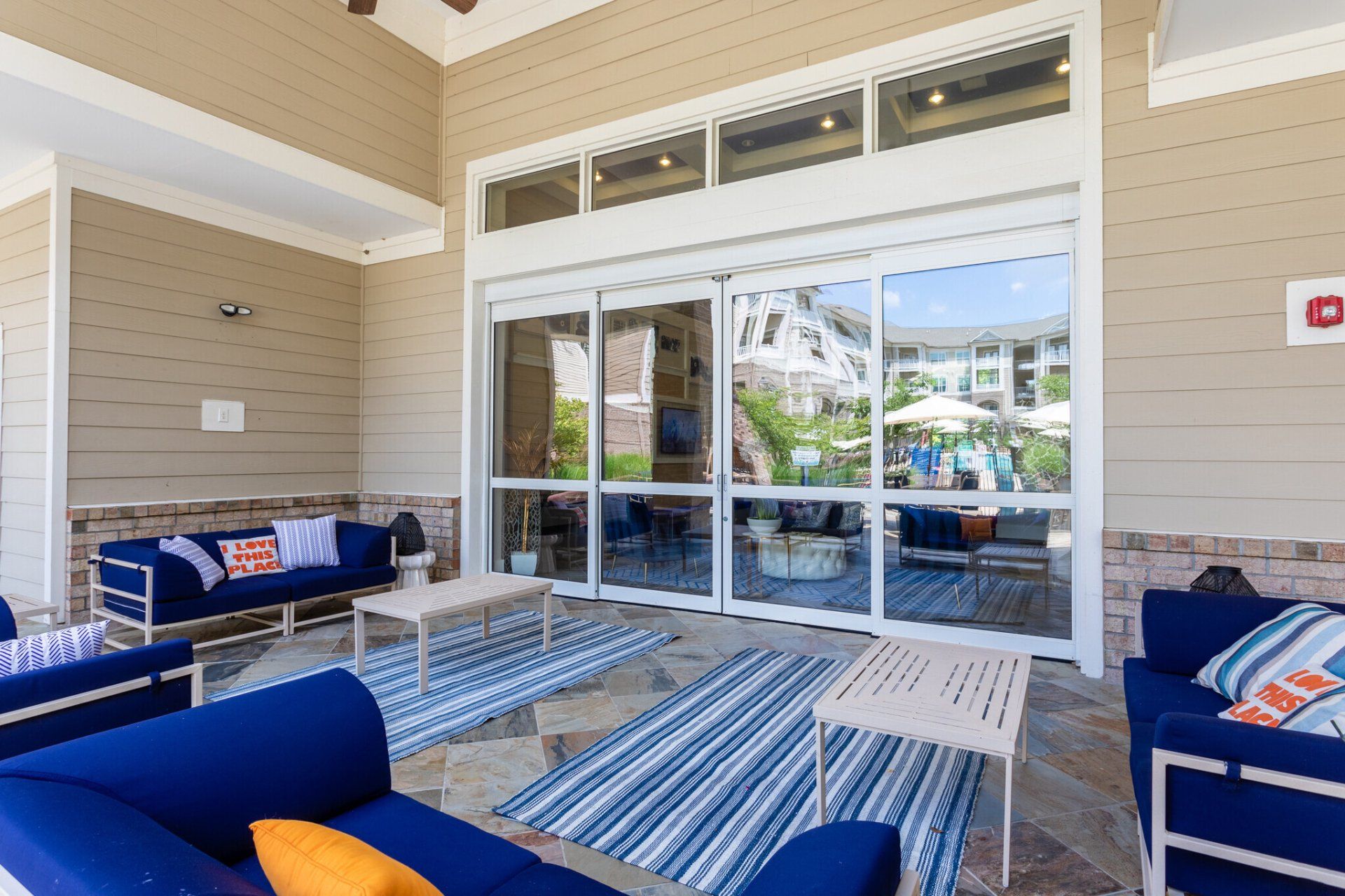 Outdoor Patio and Lounge | Sterling Town Center
