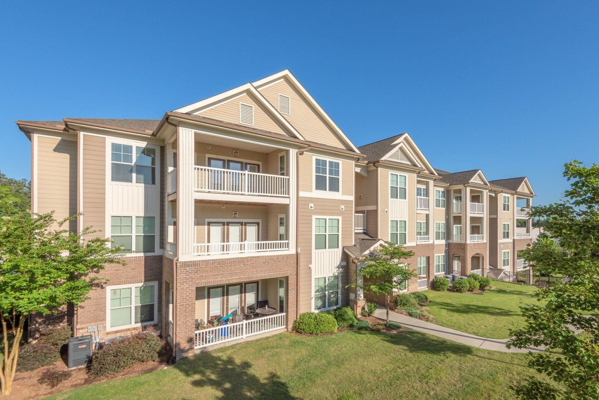 Apartment Exterior | Sterling Town Center