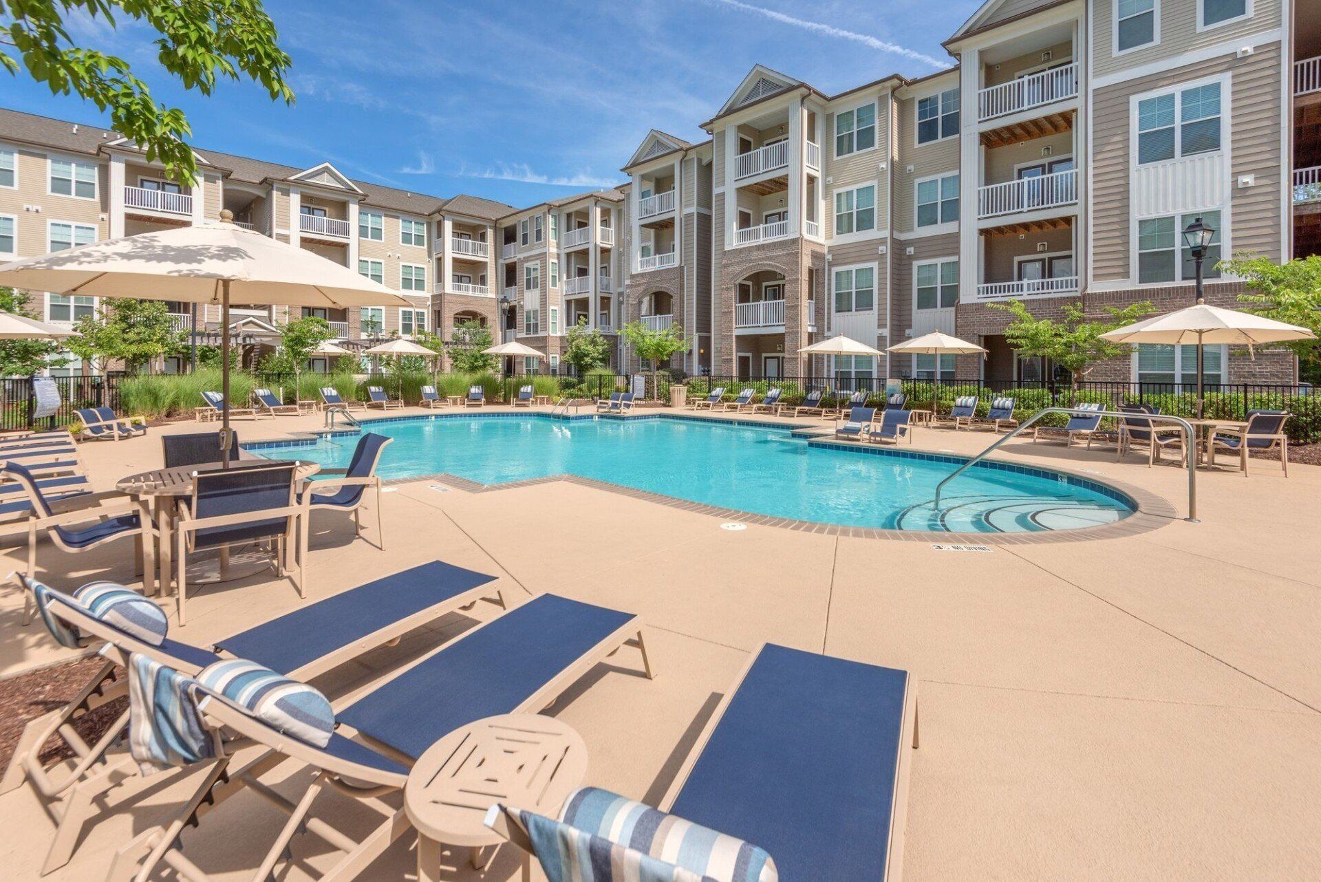 Poolside Lounge | Sterling Town Center