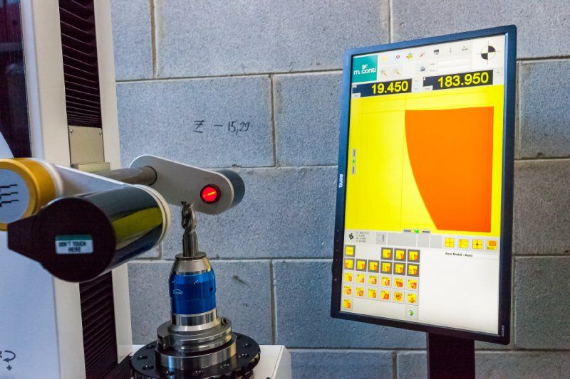 Macchinario a controllo numerico per affilatura lame