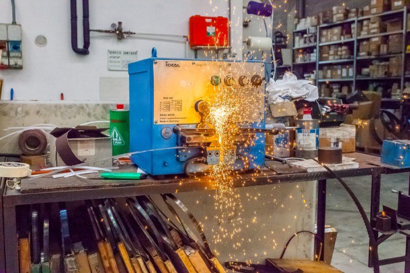 Macchinario per affilatura coltelli