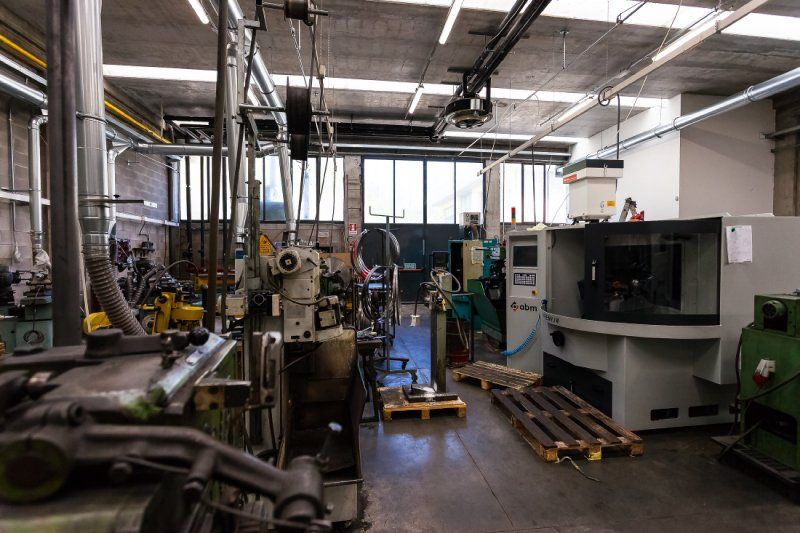 Macchine per lavori di affilatura a passo variabile