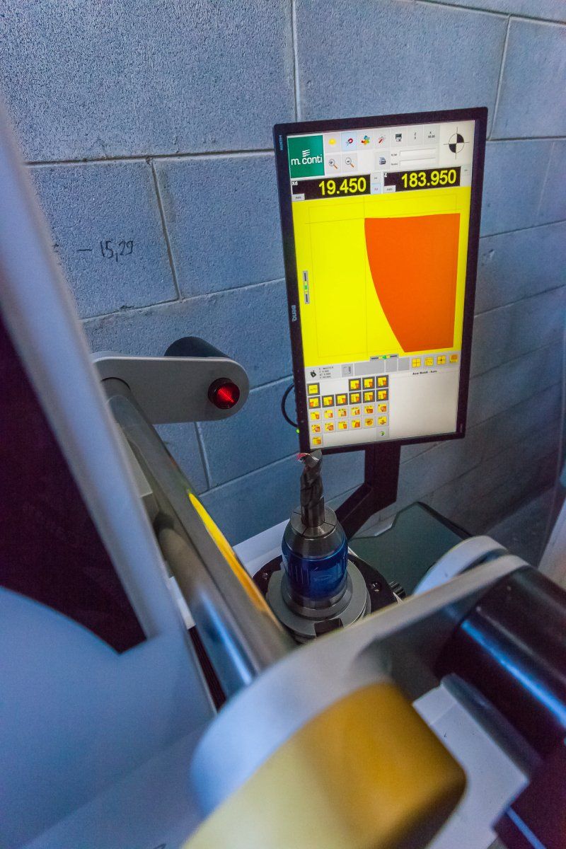 Macchinario per affilatura lame