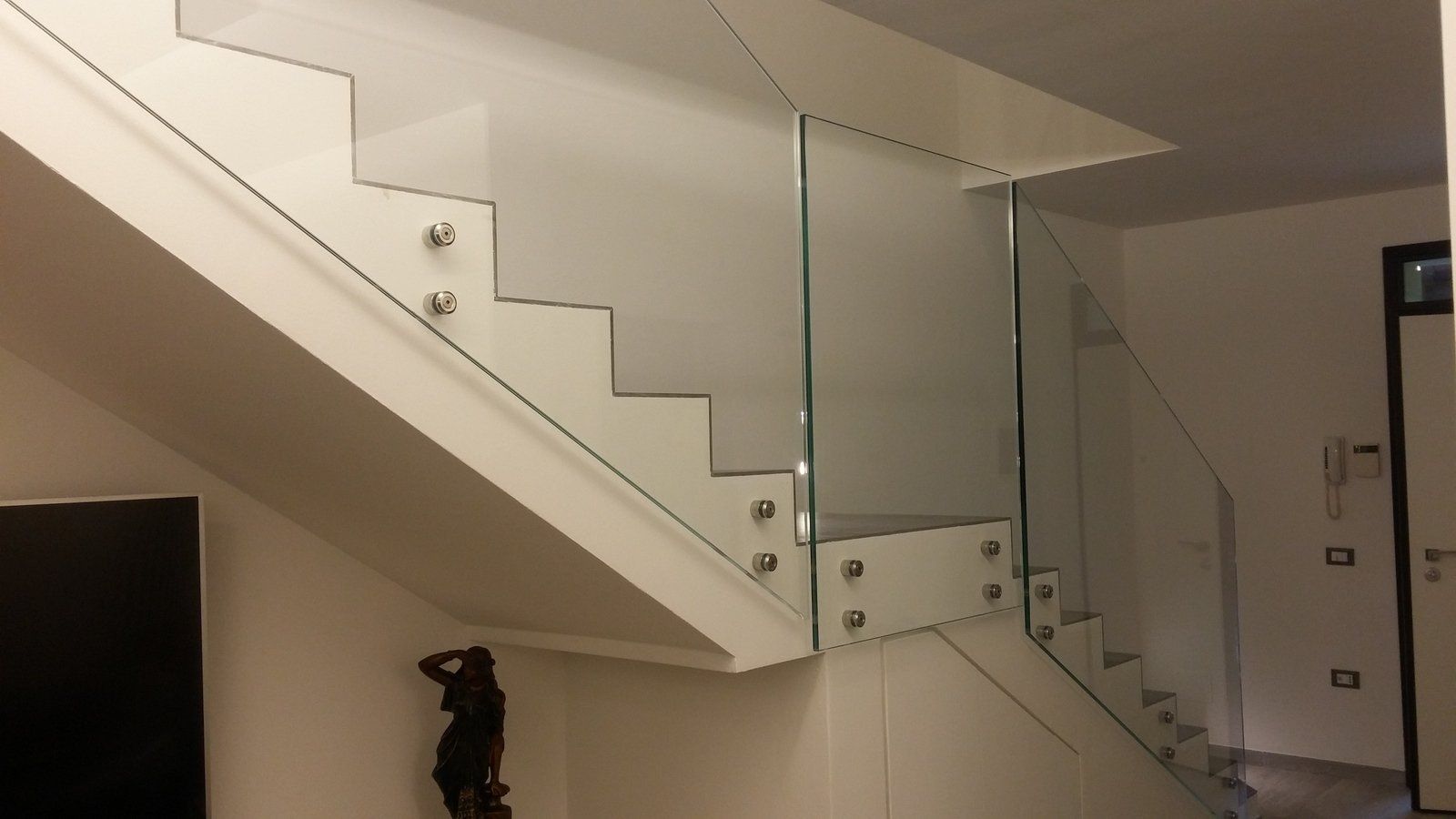 scala interna con parapetto in vetro - cerbo
