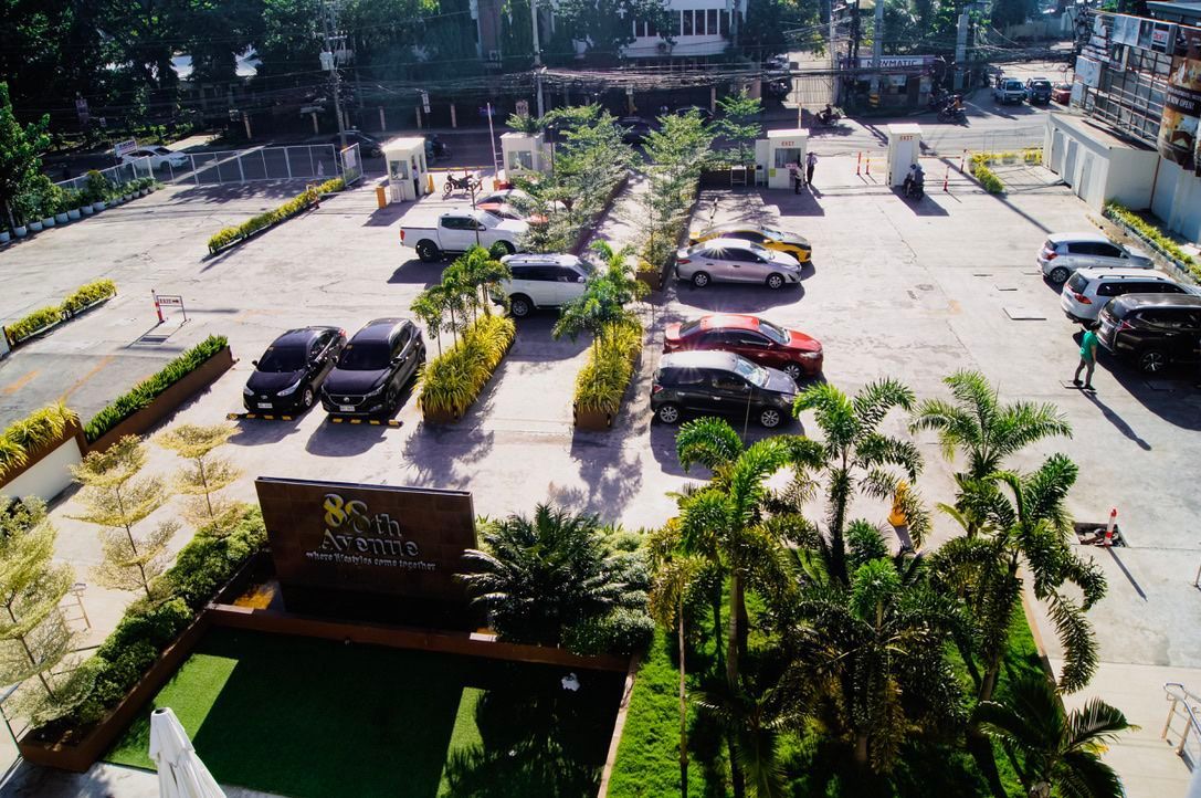 An aerial view of a parking lot with lots of cars parked