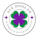 Un logotipo para terapeutas alternativos con un trébol verde en el centro.