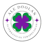 Un logotipo para terapeutas alternativos con un trébol verde en el centro.