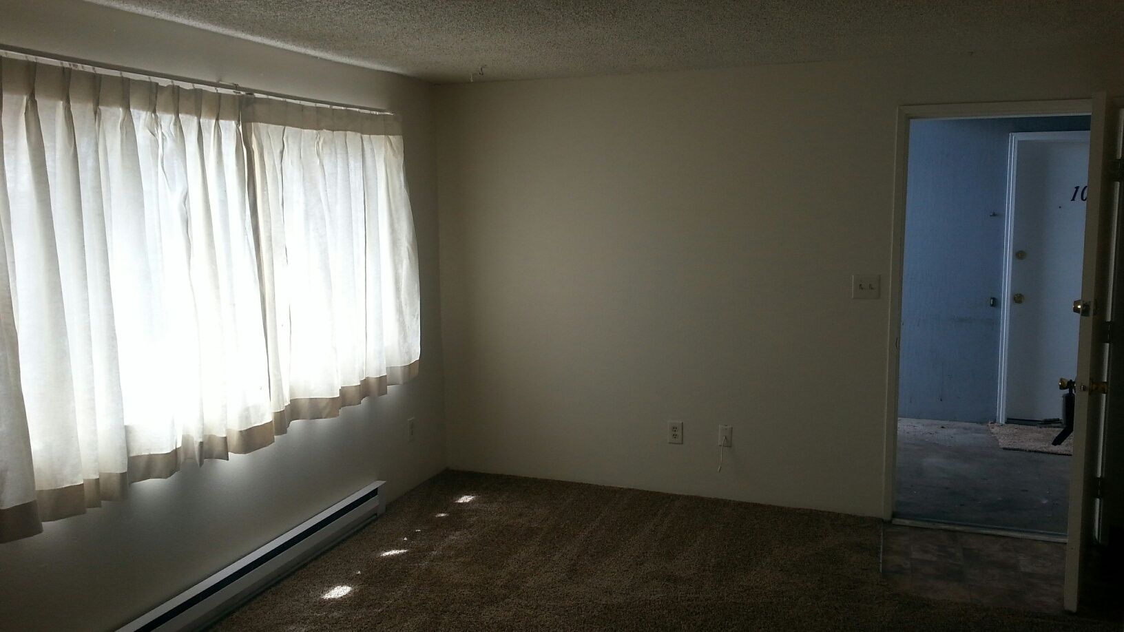 1061 Washington Apartments in Corvallis Oregon. Near Oregon State University – living room.