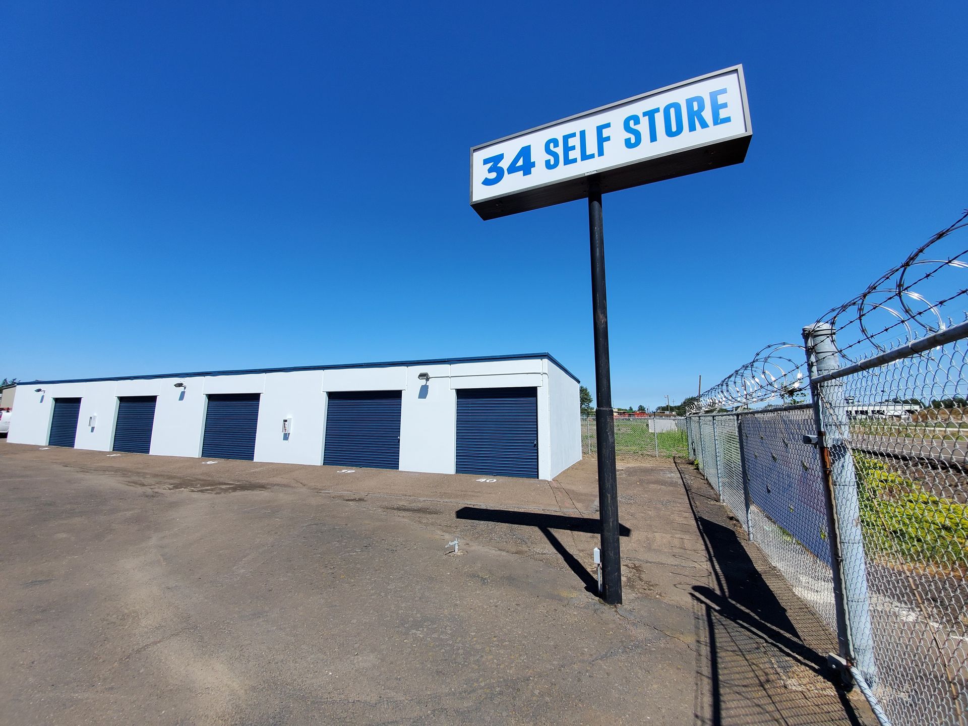 34 Self Store in Tangent Oregon, near Oregon State University – storage unit exteriors and property sign.