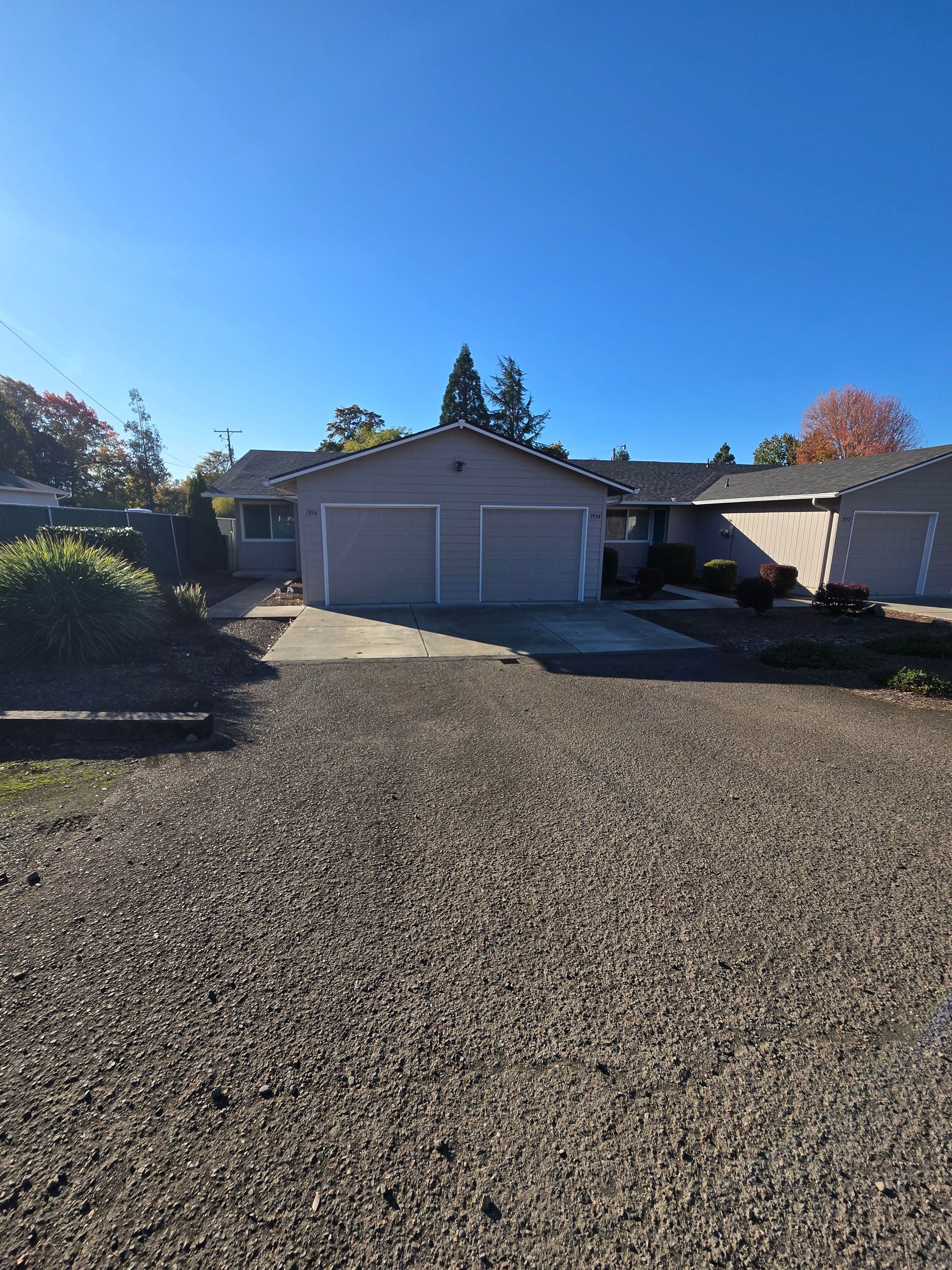 Jackson Duplexes in Albany Oregon – front exterior and parking. 
