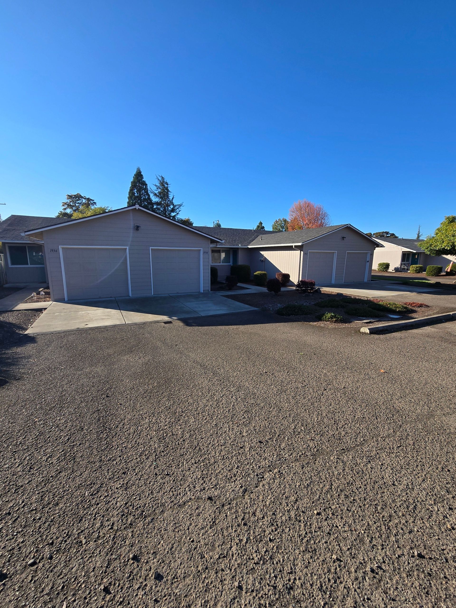 Jackson Duplexes in Albany Oregon – front exterior and garage. 