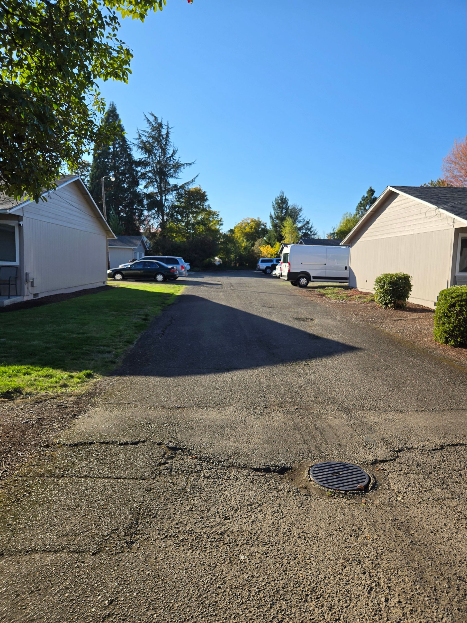 Jackson Duplexes in Albany Oregon – parking at apartment homes.