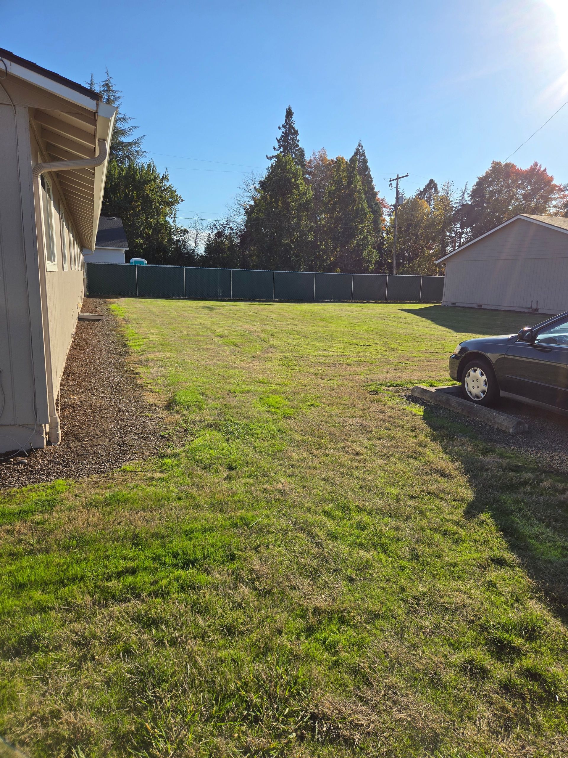 Jackson Duplexes in Albany Oregon – yard and side exterior of the property -4.