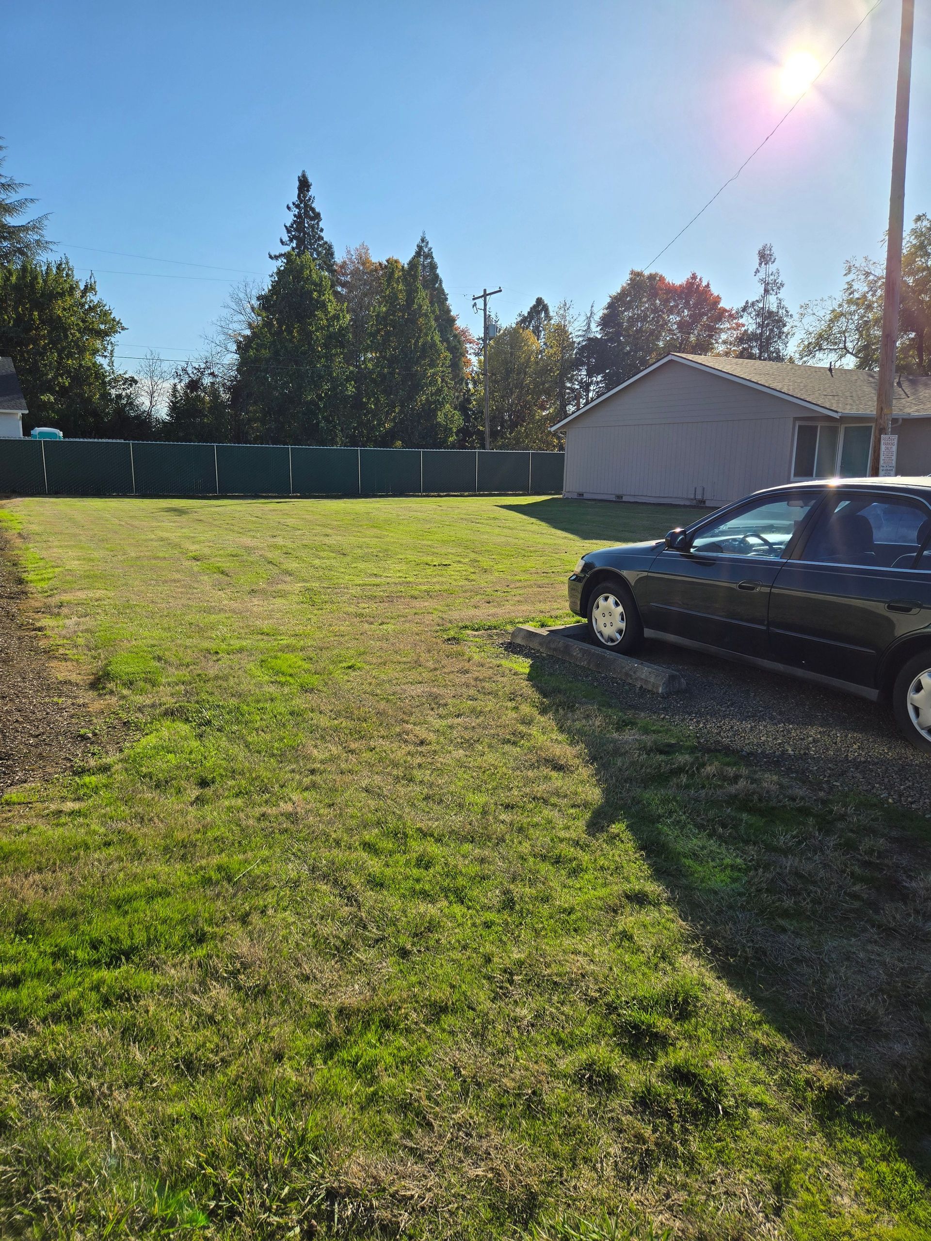 Jackson Duplexes in Albany Oregon – yard and side exterior of the property -3.