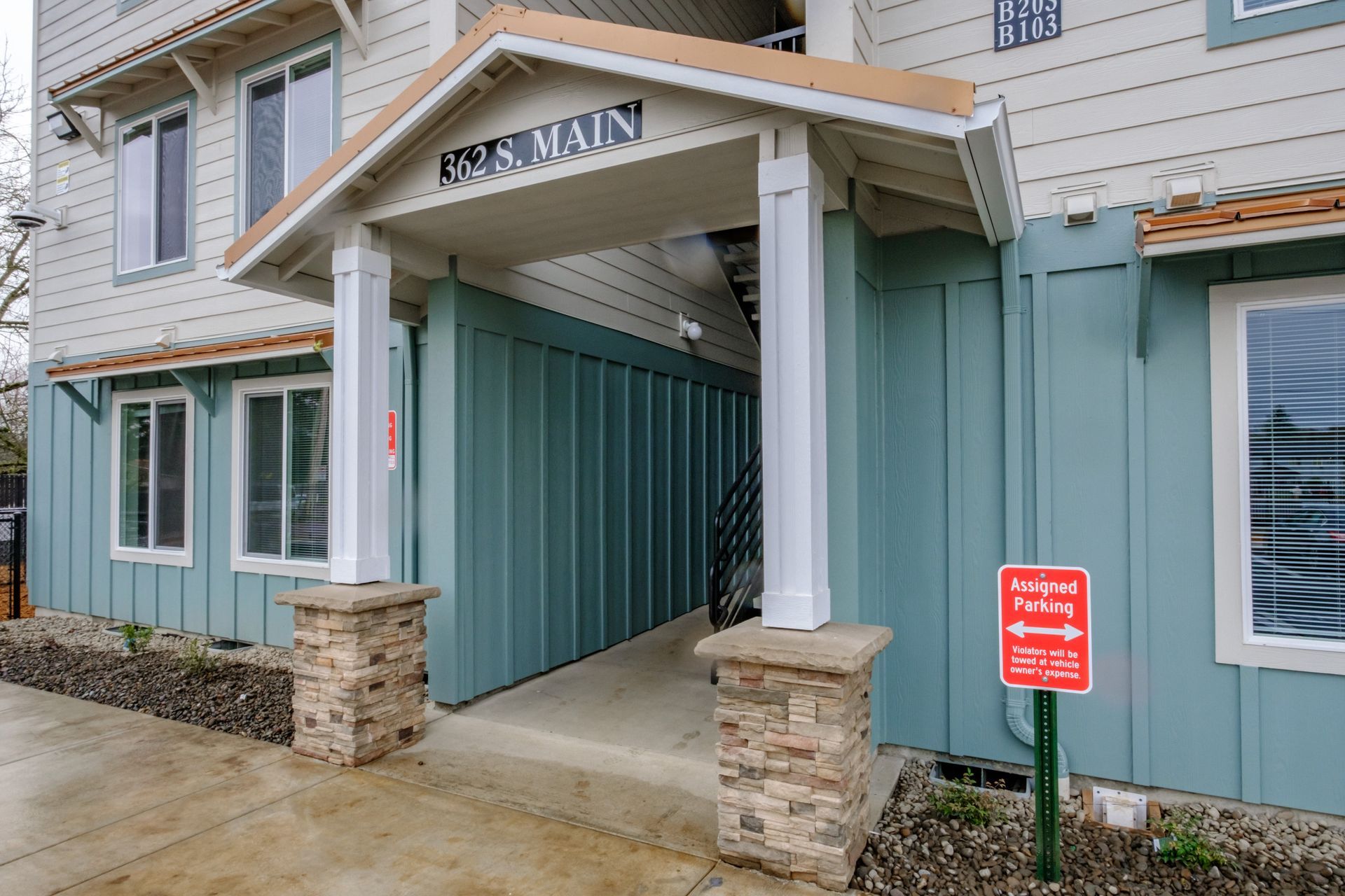 Jefferson Terrace Apartments in Jefferson Oregon – riverfront view -1. 
