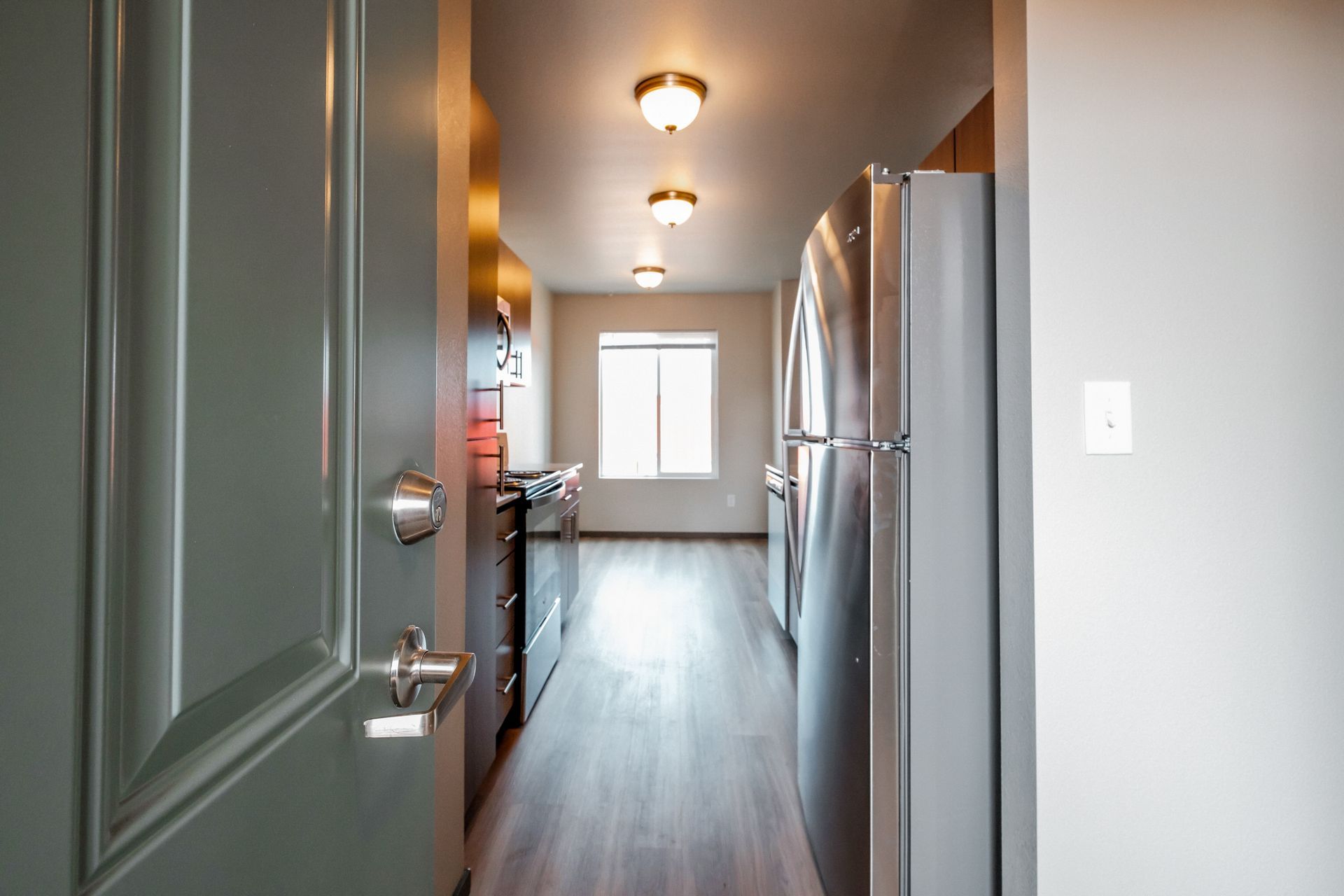 4 Corners Apartments in Salem Oregon, near Oregon State Capital - one-bedroom one-bathroom – doorway looking in.