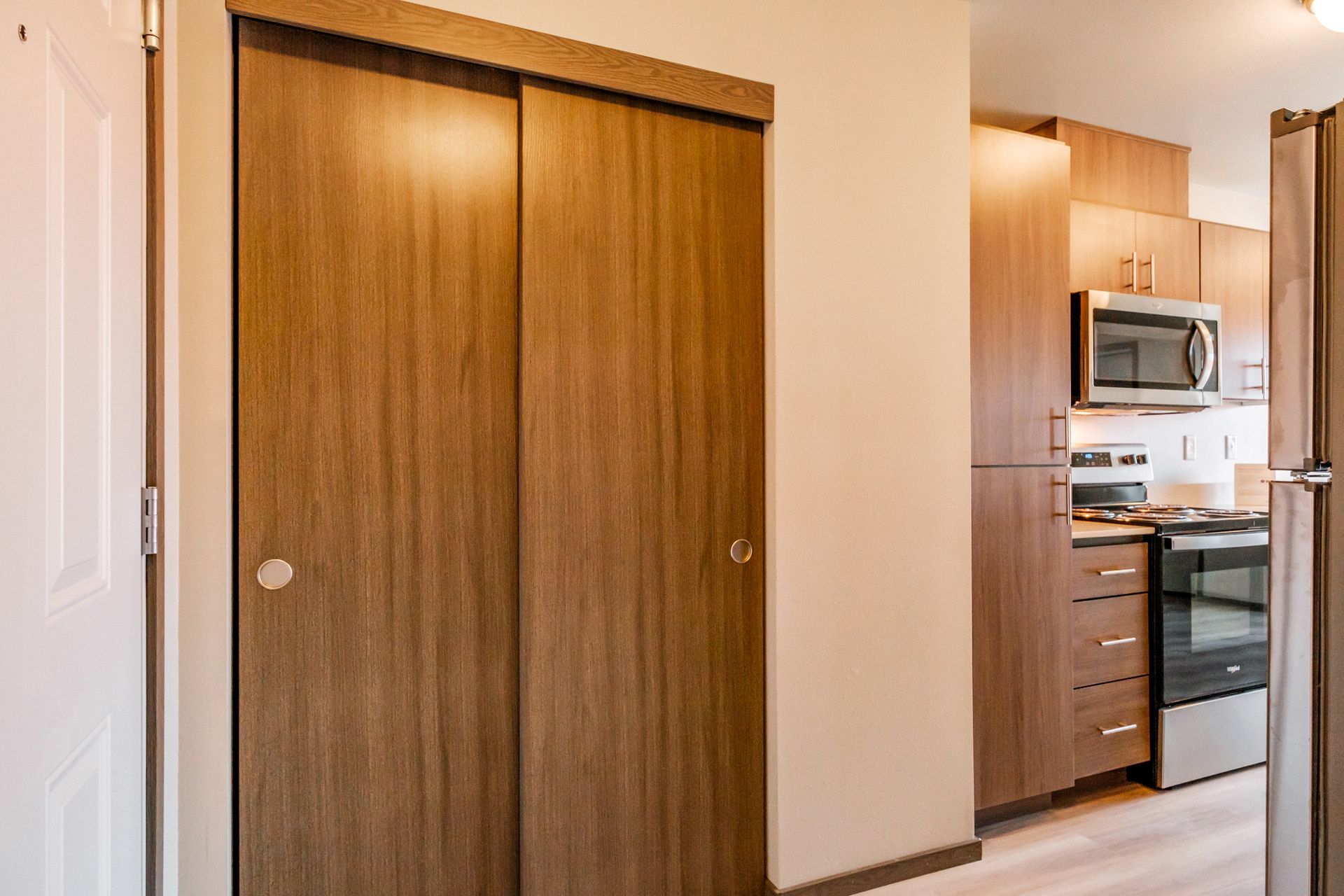 4 Corners Apartments in Salem Oregon, near Oregon State Capital - one-bedroom one-bathroom – entryway closet.