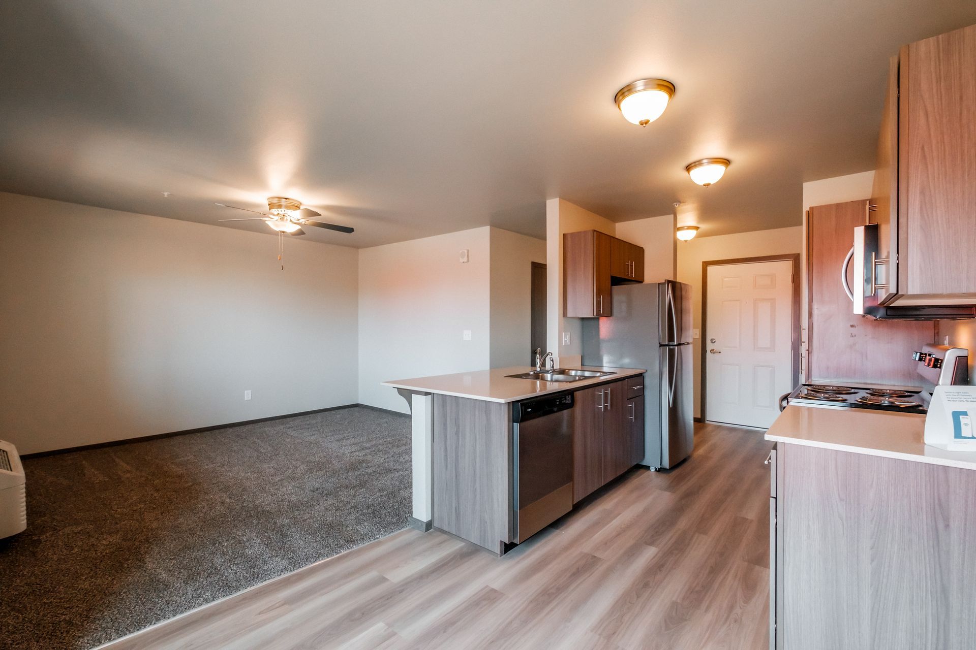 4 Corners Apartments in Salem Oregon, near Oregon State Capital - one-bedroom one-bathroom – kitchen and living room.