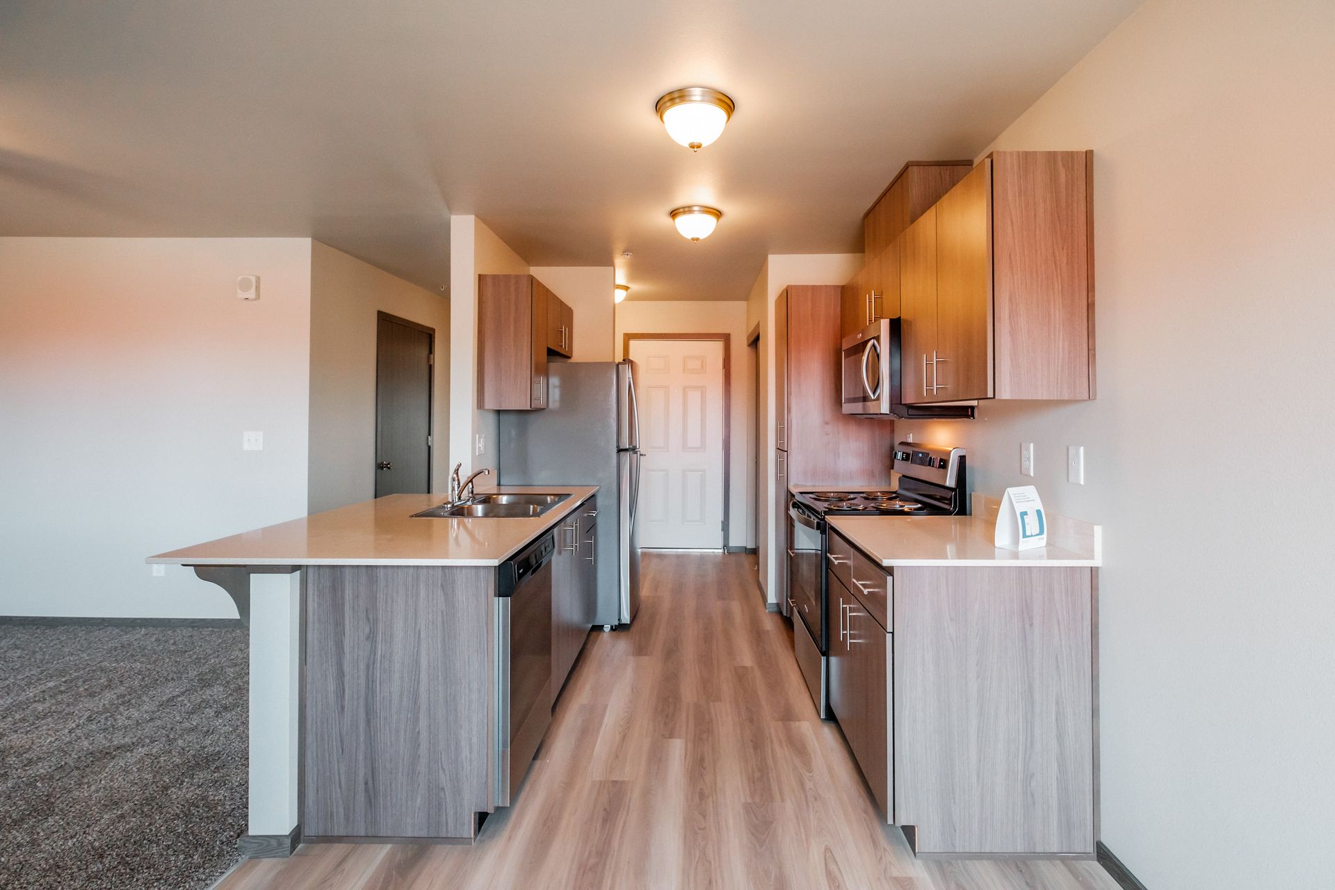 4 Corners Apartments in Salem Oregon, near Oregon State Capital - one-bedroom one-bathroom – kitchen towards front door.