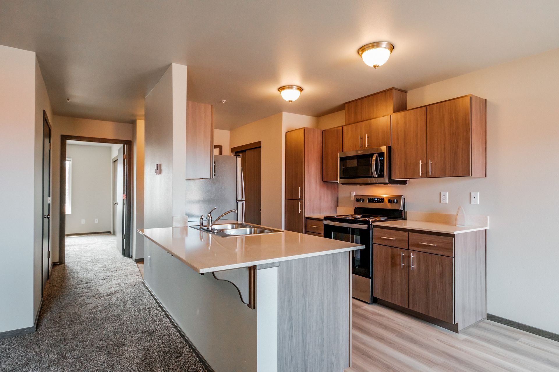 4 Corners Apartments in Salem Oregon, near Oregon State Capital - one-bedroom one-bathroom – kitchen and hallway.