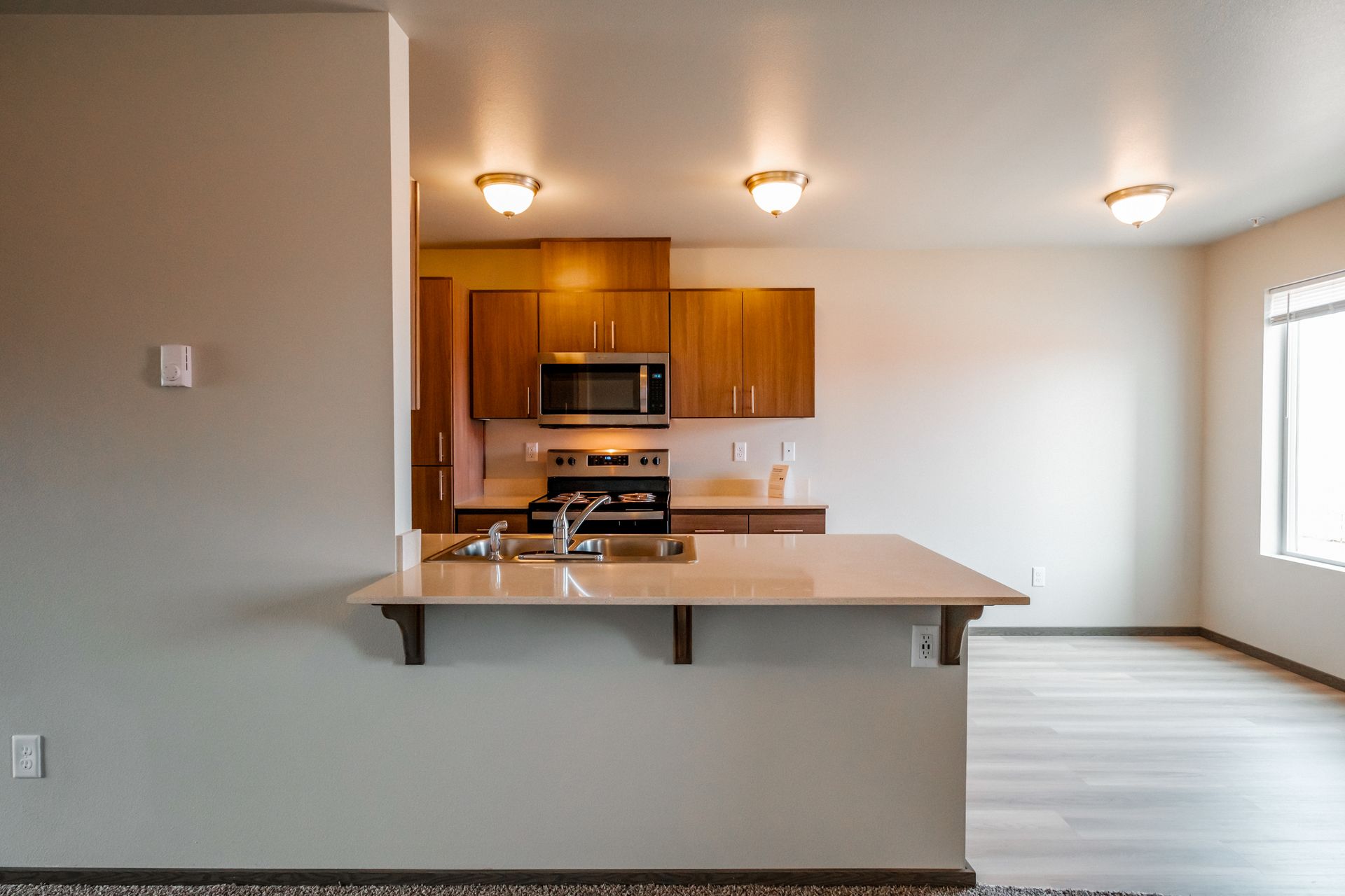 4 Corners Apartments in Salem Oregon, near Oregon State Capital - one-bedroom one-bathroom – kitchen, microwave.