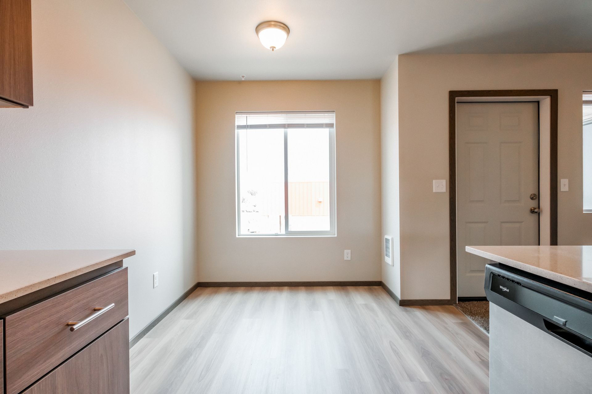 4 Corners Apartments in Salem Oregon, near Oregon State Capital - one-bedroom one-bathroom – kitchen window.